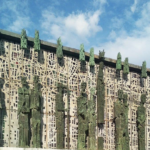 Fachada histórica de construção religiosa no Caminho de Santiago.