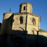 Igreja românica localizada no Caminho de Santiago de Compostela.
