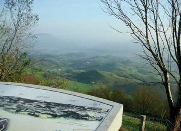 Primeiro dia do Caminho de Santiago - Vista panorâmica do Caminho Francês de Santiago de Compostela observada de um mirante.